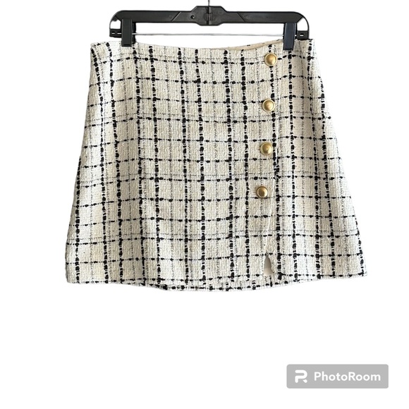 Express Tweed Mini Skirt in Cream and Black with Gold Buttons in Size 12 - Picture 2 of 10